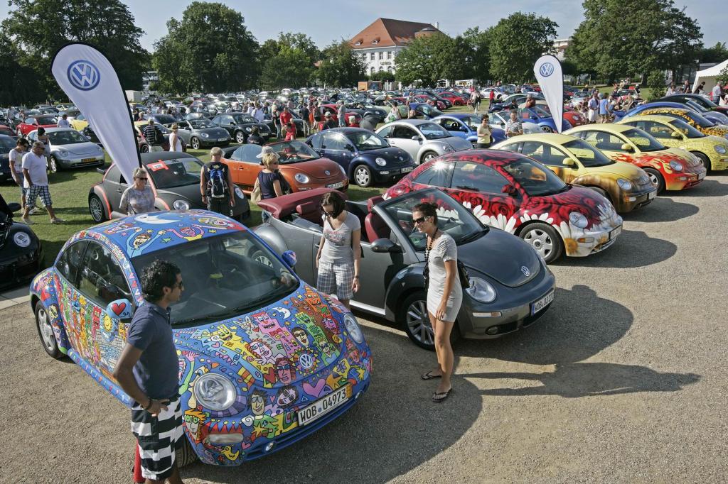 Mehr als 400 Volkswagen New Beetle in Travemünde