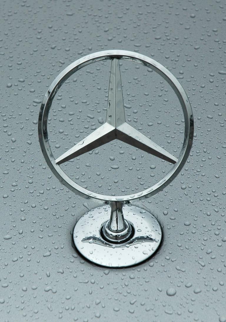 Mercedes S63 AMG: Der Stern sitzt vorn auf der Motorhaube. 