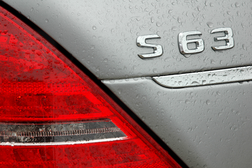 Mercedes S63 AMG: Hintere Leuchteinheit mit Modellschriftzug. 