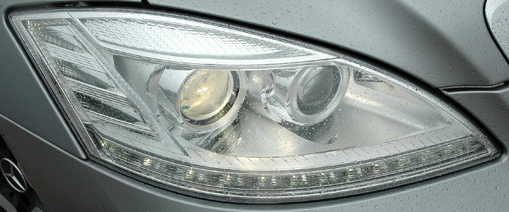 Mercedes S63 AMG: Vordere Leuchteinheit auf der Beifahrerseite. 