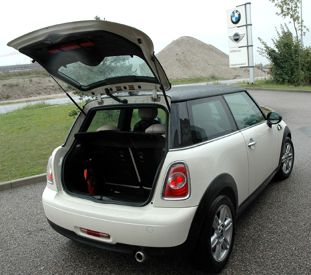 Mini: In diesen Cooper-D-Kofferraum passen 160 bis 680 Liter hinein. 