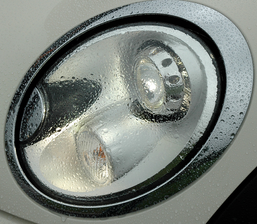Mini: Moderne Leuchteinheit vorn. 