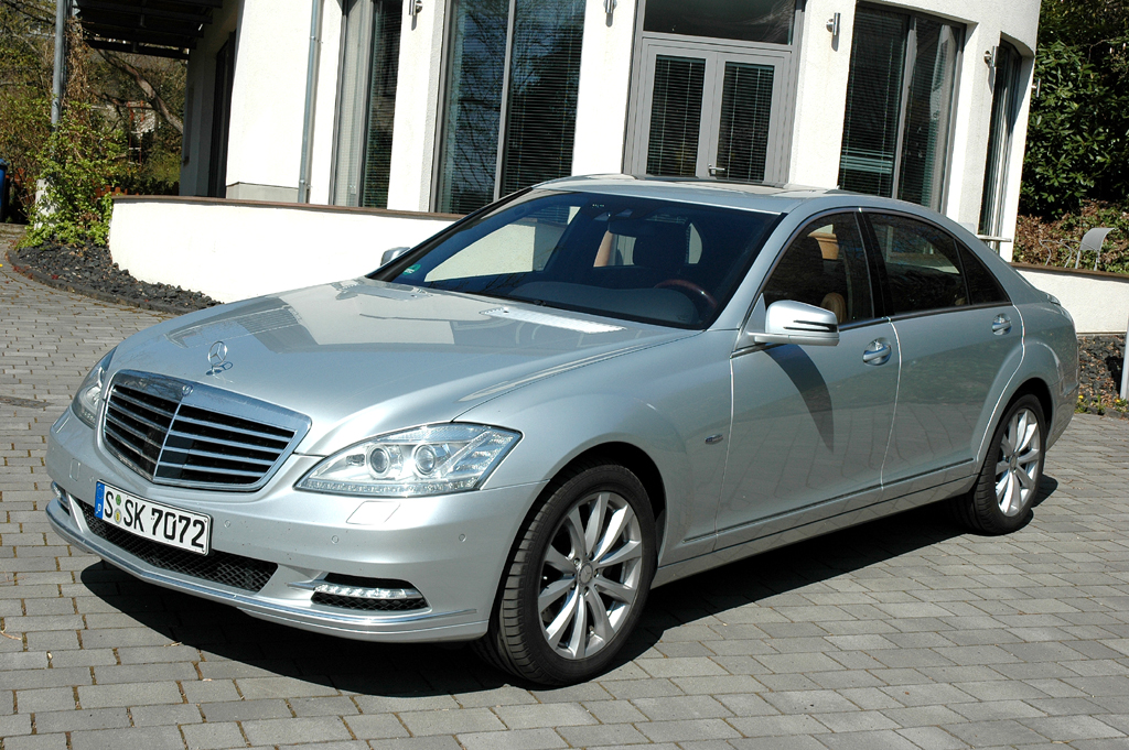 Mit Alternativantrieb: Mercedes S400 Hybrid. 