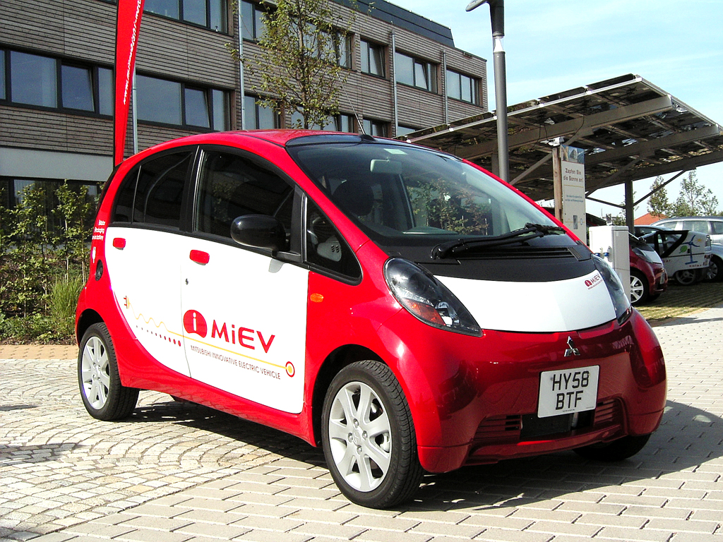 Mit Alternativantrieb: Mitsubishi i-Miev. 
