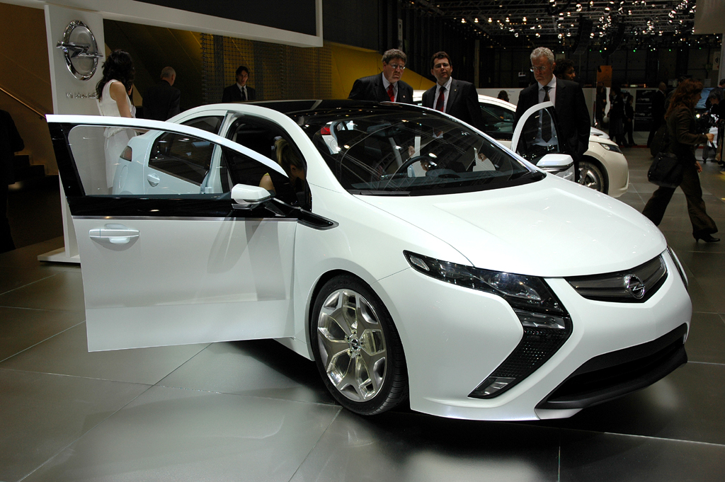 Mit Alternativantrieb: Opel Ampera. 