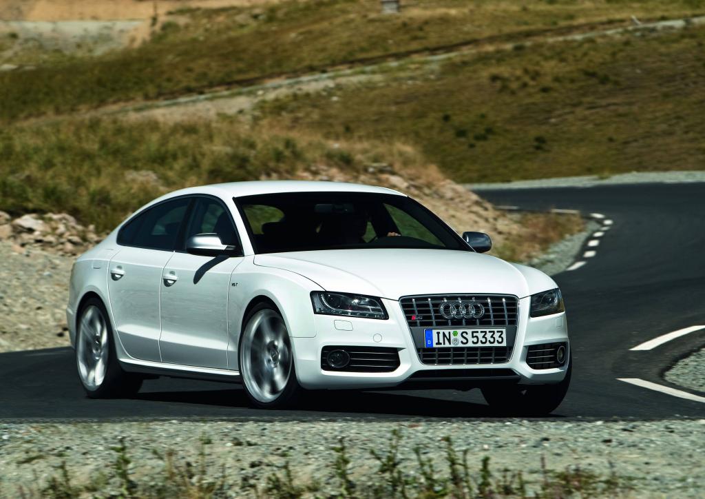 Mit dem neuen 3,0-Liter Sechszylinder samt Kompressor-Aufladung ist der S5 Sportback gut motorisiert, der Wunsch nach einem V8 kommt nicht auf. 