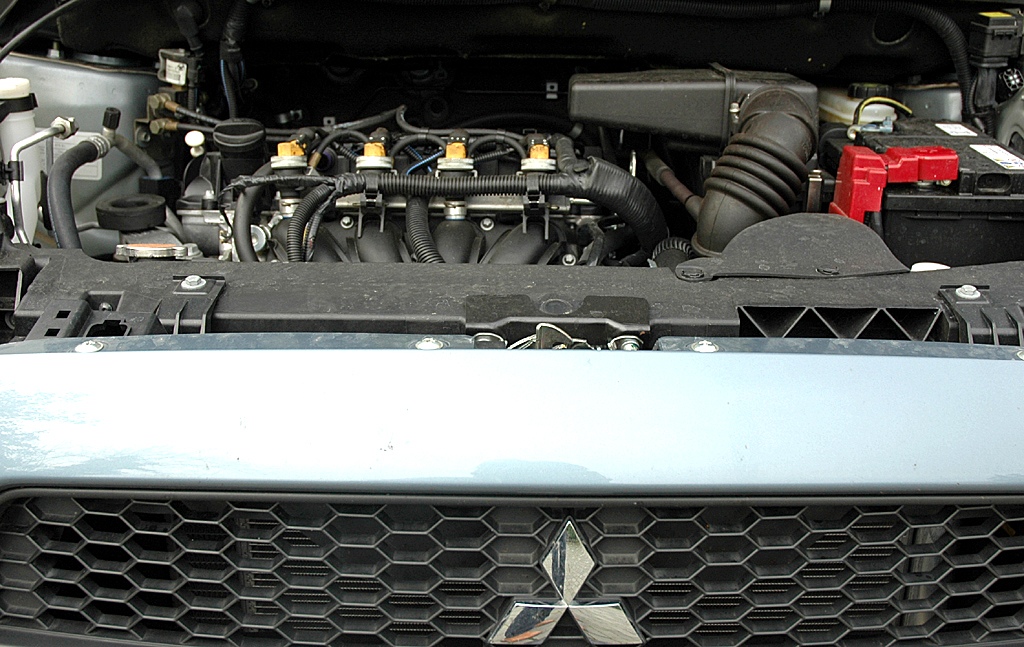 Mitsubishi Colt Autogas: Blick unter die Motorhaube des 1,3-Liter-Benziners. 