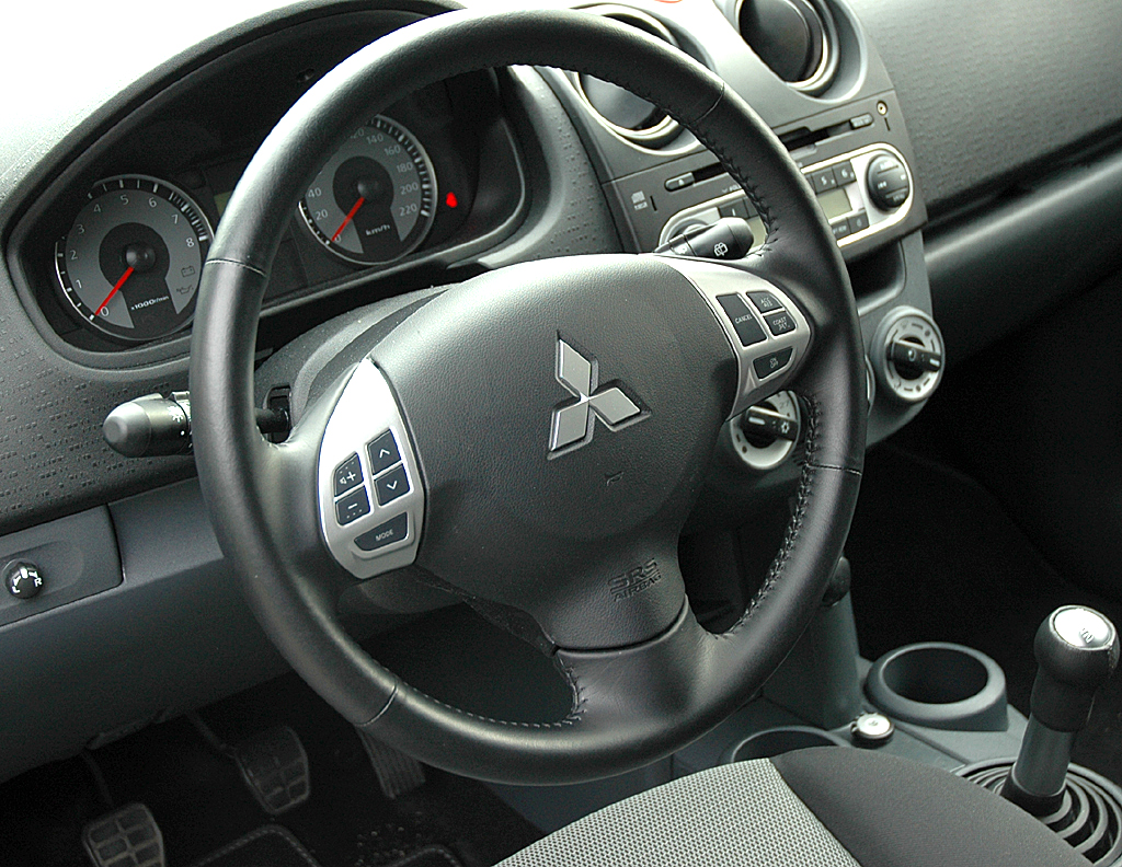 Mitsubishi Colt Autogas: Das nüchtern-funktionelle Cockpit wirkt übersichtlich. 