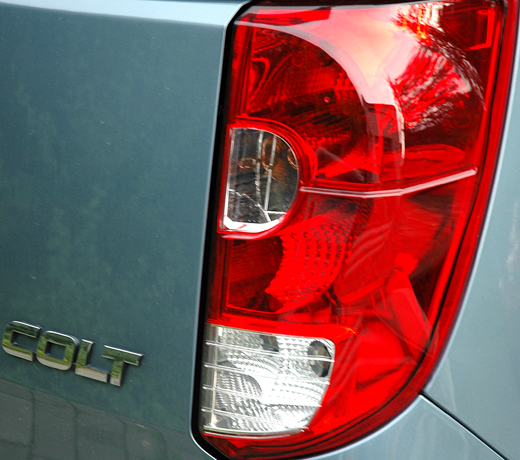 Mitsubishi Colt Autogas: Hintere Leuchteinheit mit Baureihen-Schriftzug. 