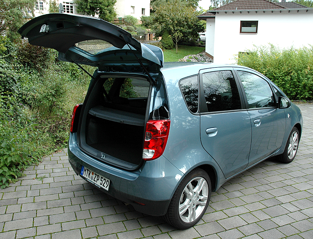 Mitsubishi Colt Autogas: Ins Fünftürer-Stauabteil passen fast 190 bis über 1030 hinein. 