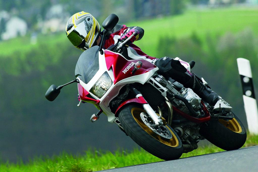 Mittlerweile wurde aus der CB 1300 S die CB 1300 - der Name wurde geändert, die Halbschale blieb. 