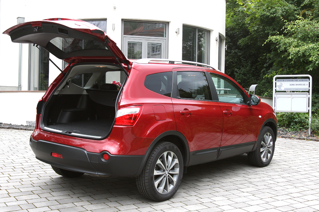 Nissan Qashqai+2 Diesel: Bei geöffneter Kofferraum-Klappe. 