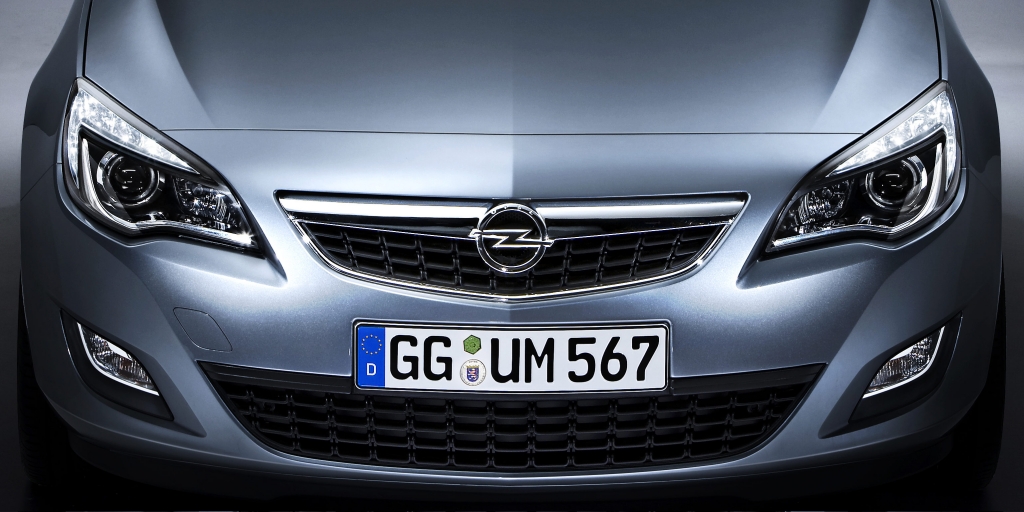 Paris 2010: Opel zeigt Studie GTC Paris und Astra Sports Tourer