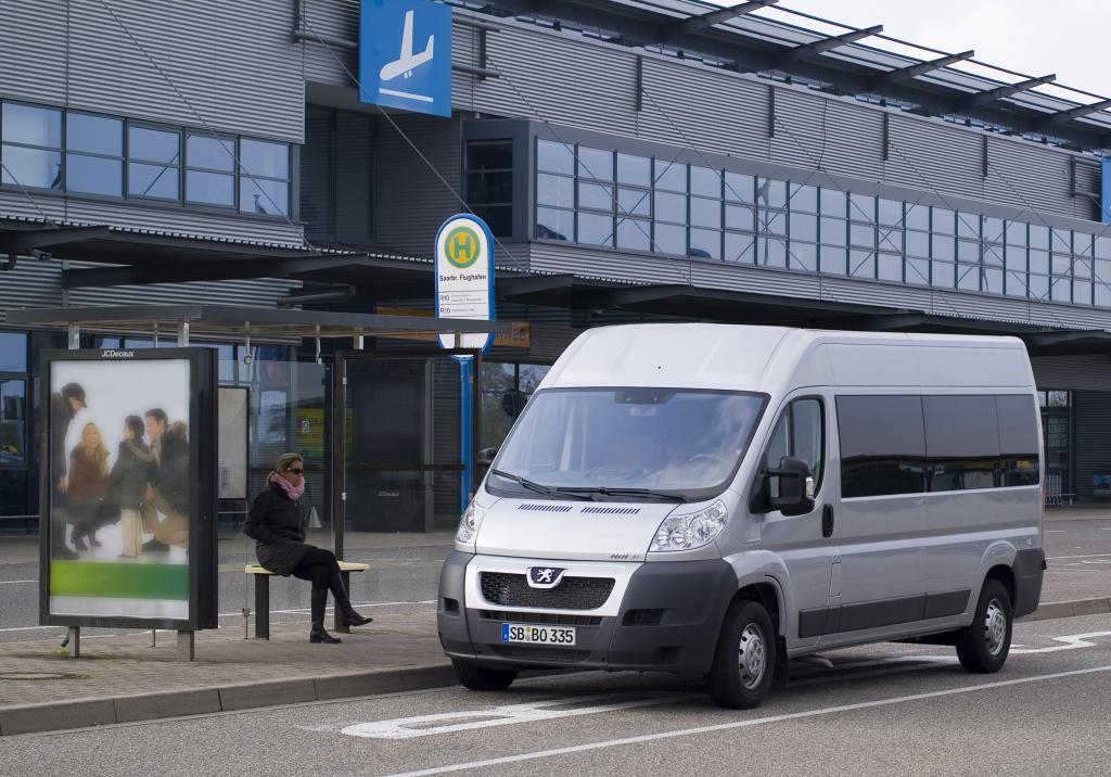 Peugeot Boxer Mini-Bus.
