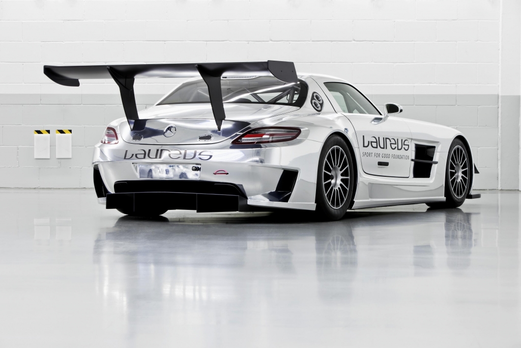 Rennsport-Flügeltürer von Mercedes bestellbar 