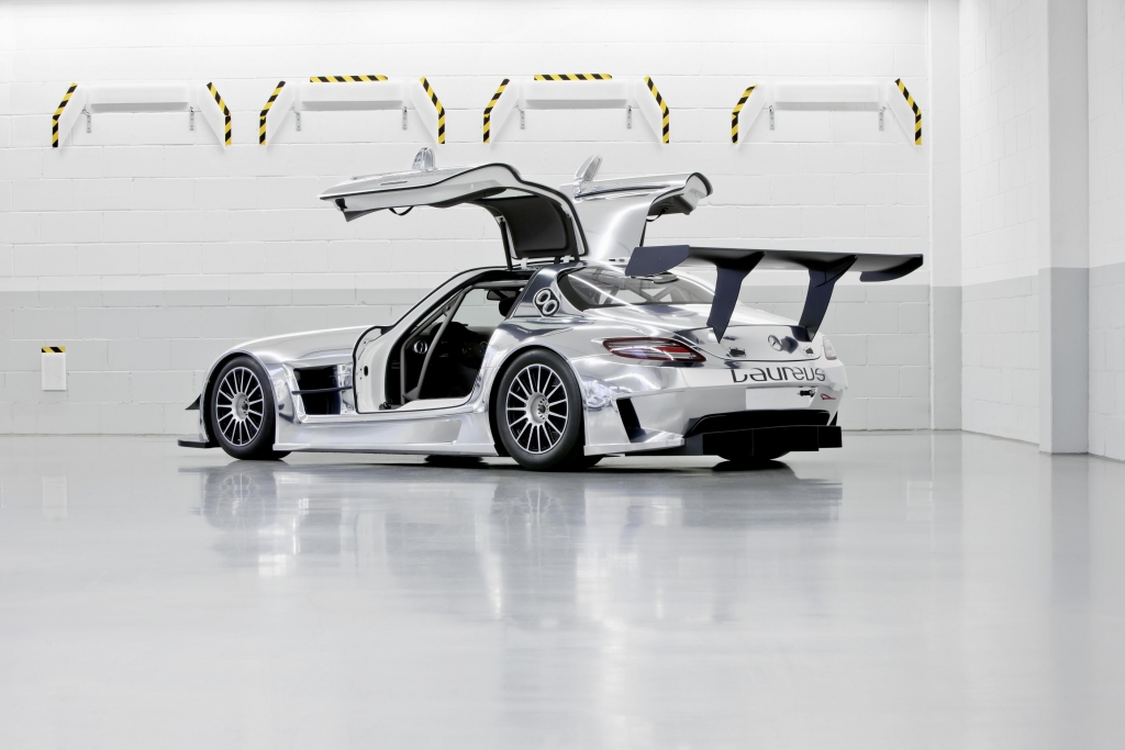 Rennsport-Flügeltürer von Mercedes bestellbar 