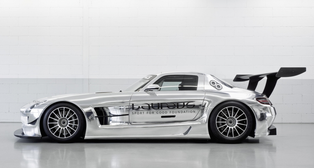 Rennsport-Flügeltürer von Mercedes bestellbar 