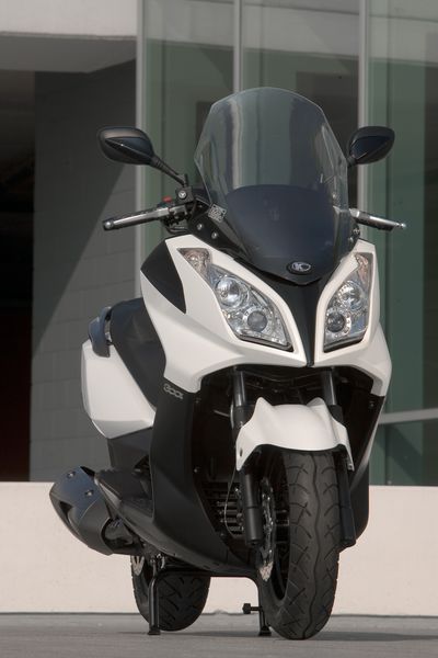 Roller-Fahrbericht: Kymco Downtown 300i - Der Schnellste seiner Klasse 