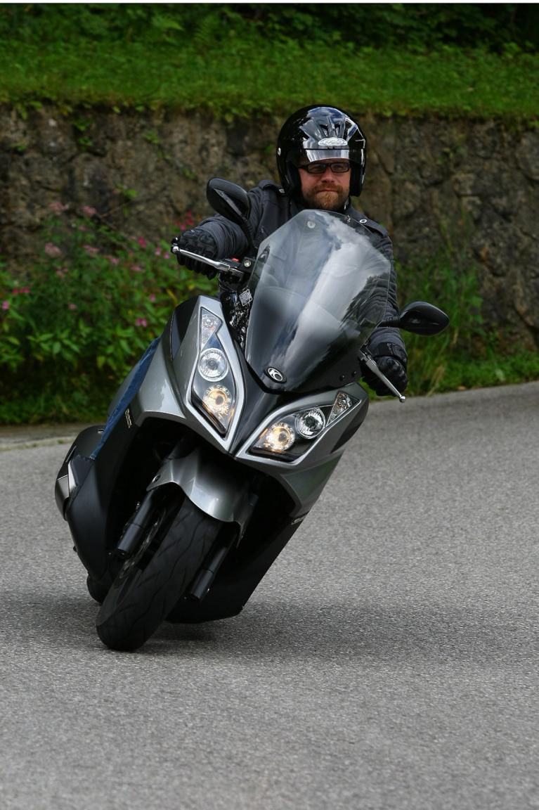 Roller-Fahrbericht: Kymco Downtown 300i - Der Schnellste seiner Klasse 