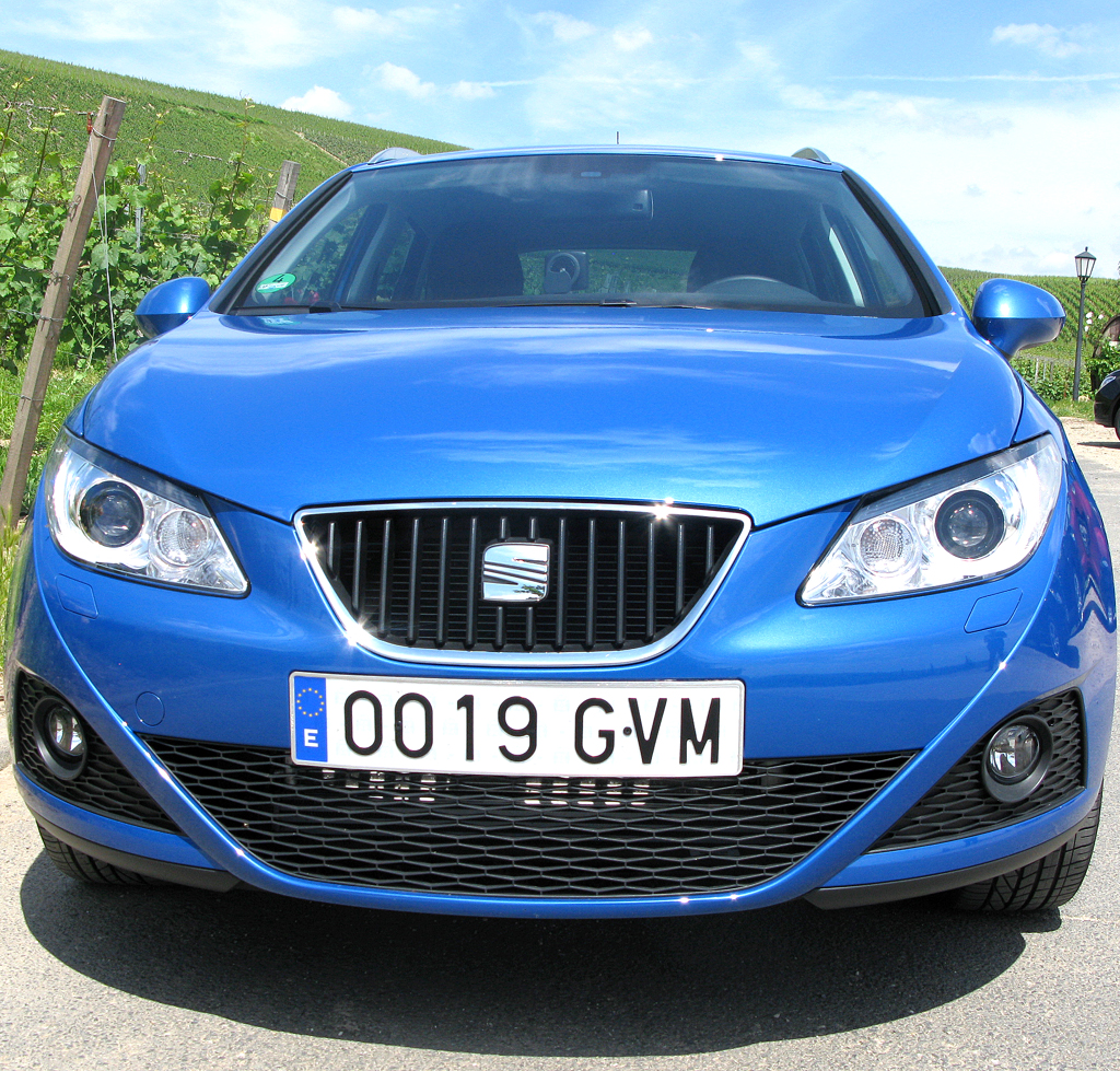 Seat Ibiza ST: Blick auf die Frontpartie des nutzwertigeren Kleinwagens. 