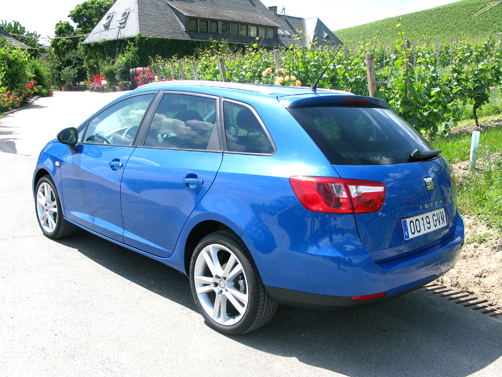 Seat Ibiza ST: Heck-/Seitenansicht. 
