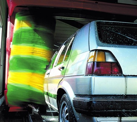 Tipp: Nach der Autowäsche bremsen 
