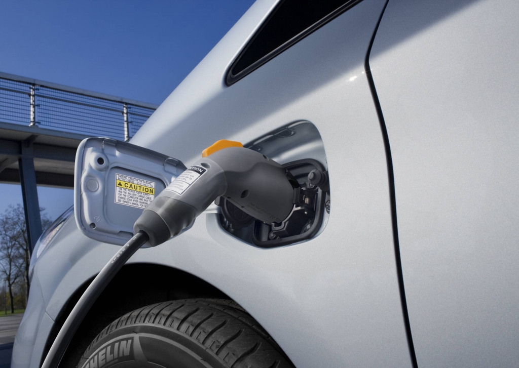 Toyota Prius Plug-in heizt elektrisch ein 