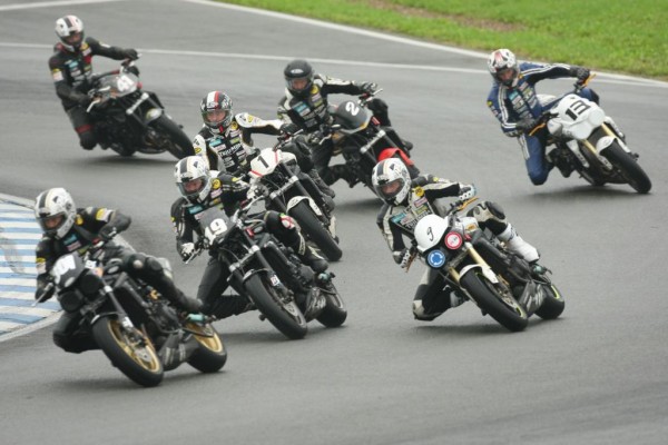 Triumph setzt Street-Triple-Cup auch 2011 fort