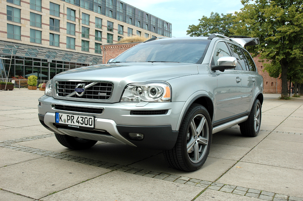Volvos großes Oberklasse-SUV XC90 ist jetzt auch nur mit Frontantrieb zu haben. 