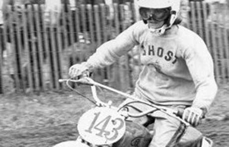 Weil ich ein Mädchen bin - Die erste Bikerin mit professioneller Lizenz: Kerry Kleid.