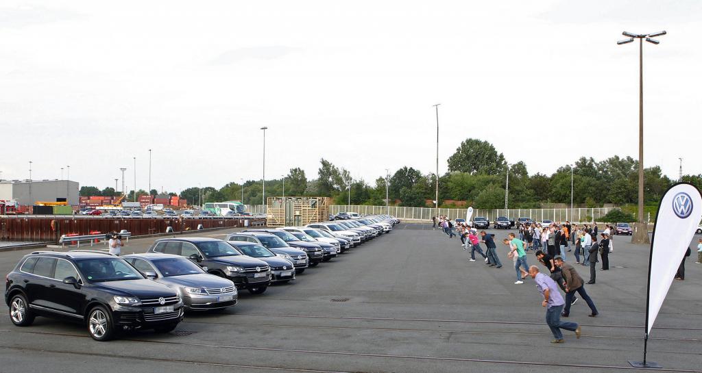 Werder Bremen übernimmt Volkswagen: Le Mans-Start zu den neuen Autos.