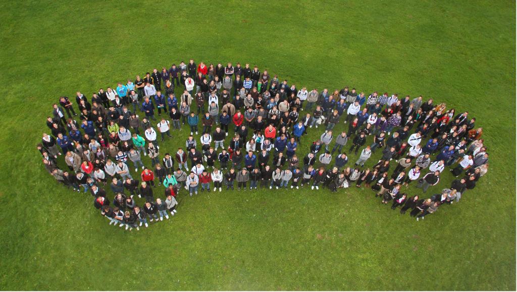 Über 400 junge Menschen beginnen Ausbildung bei Mercedes-Benz