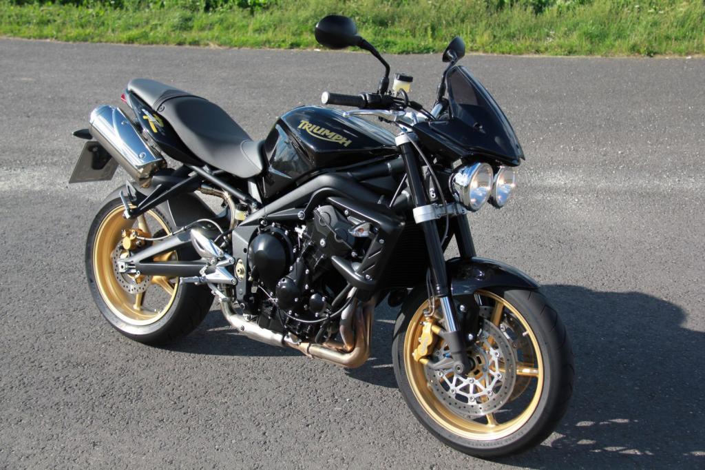 8.990 Euro kostet die Street Triple R
