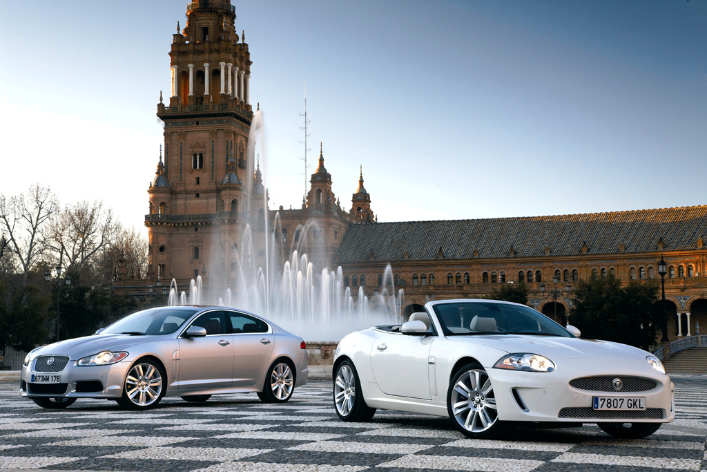 Aktuelle Jaguar-R-Modelle XFR (links) und XKR, hier in der Cabrio-Variante. 