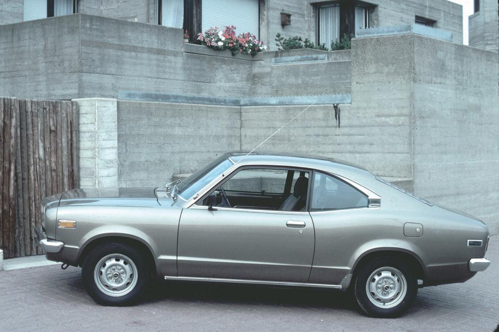 Auch das Mazda 818 Coupé von 1977 ist konventionell angetrieben