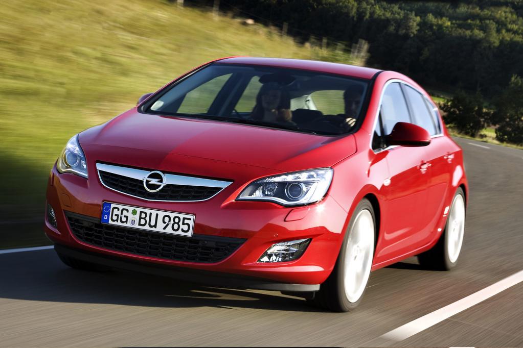 Auch in der neuen Generation hat der Opel Astra den Dauerrivalen Golf im Visier. 