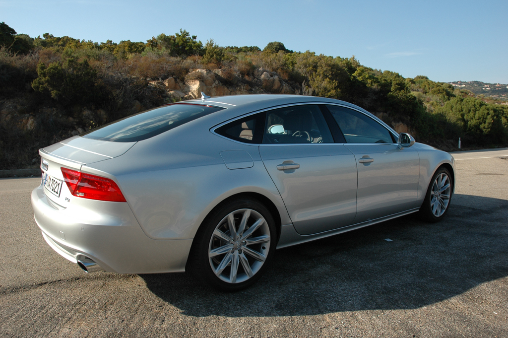 Audi A7 Sportback: Heck-/Seitenansicht des schönen Coupés. 