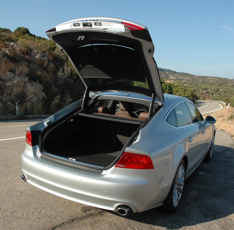 Audi A7 Sportback: In den Kofferraum passen 535 bis 1390 Liter Gepäck hinein.