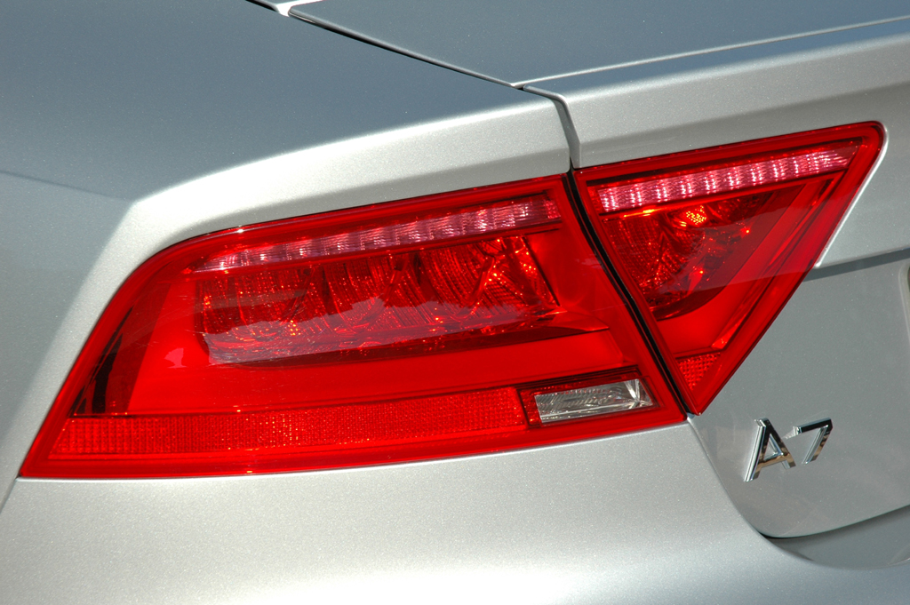 Audi A7 Sportback: Leuchteinheit hinten mit Baureihen-Schriftzug.