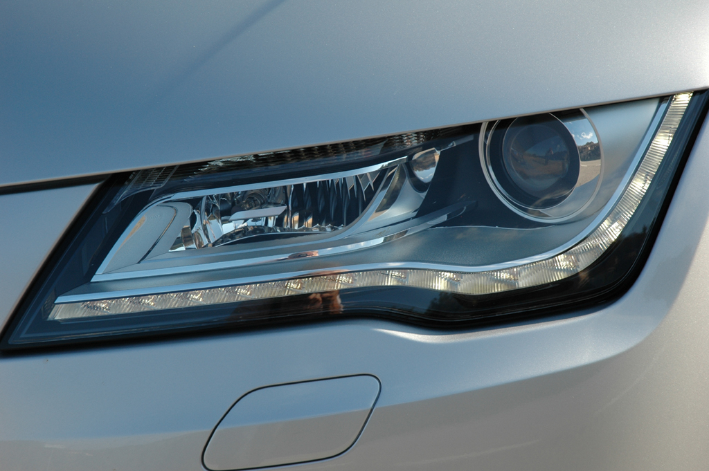 Audi A7 Sportback: Moderne Leuchteinheit mit LED-Technik vorn.