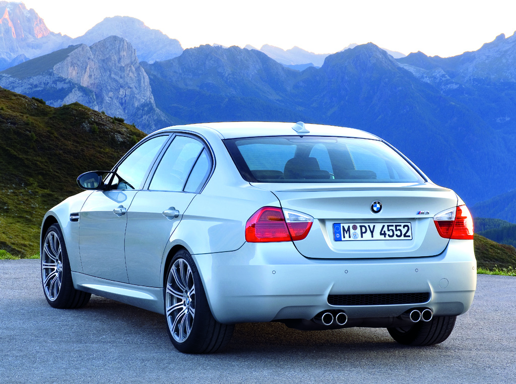 BMW M3: Heckansicht der aktuellen Limousine. 