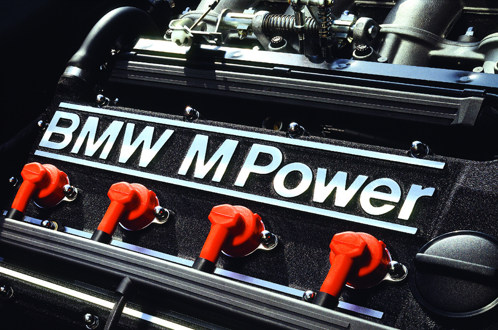 BMW M3: M Power als Zeichen für leistungsstarke Motoren. 