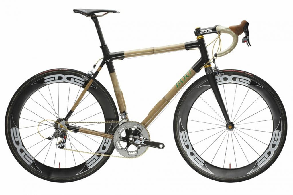 BOO zeigt ein Fahrrad mit einem Rahmen aus Bambusrohren. 