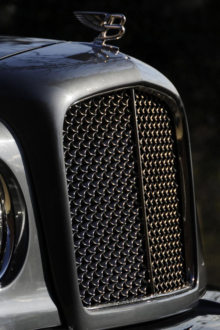 Bei dem unter dem Kühlergrill verborgenem Mechanismus für das Einfahren des hochstehenden Bentley Marken-Emblems könnte Rost, das Schutzsystem außer Kraft setzen. 