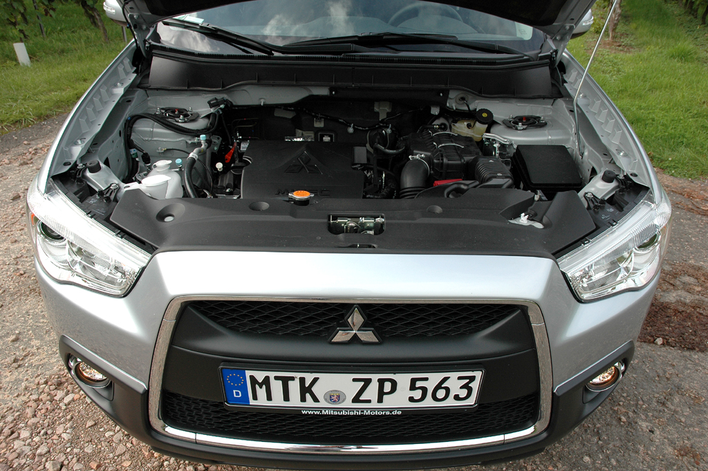 Blick unter die ASX-Motorhaube. 