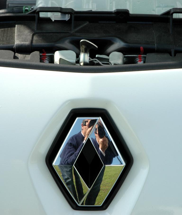 Blick unter die Haube des Renault Kangoo Rapid ZE. 