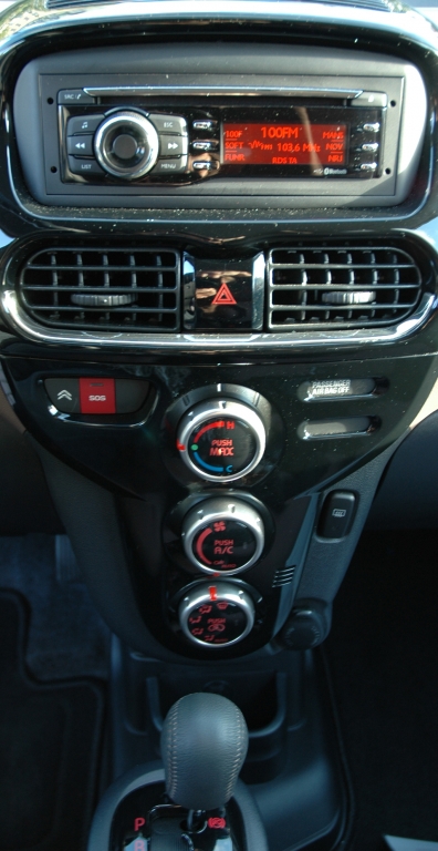 Citroën C-Zero: Blick auf den mittleren Armaturenträger.