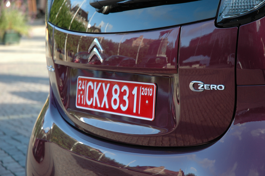 Citroën C-Zero: Blick auf die Heckpartie mit dem Modellschriftzug.  