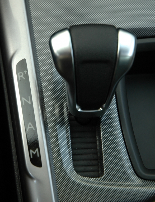 Citroën C4: Der Wählhebel der Vierstufen-Automatik befindet sich auf der Mittelkonsole.