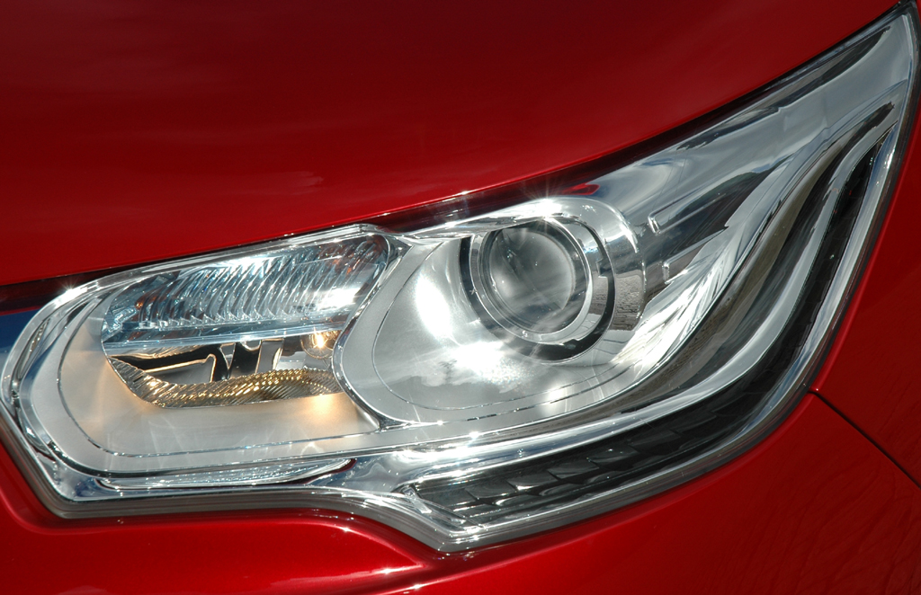 Citroën C4: Moderne Leuchteinheit vorn.